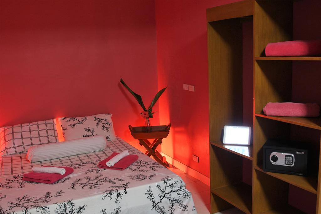 Blue Bamboo Hotel Balabag  Phòng bức ảnh