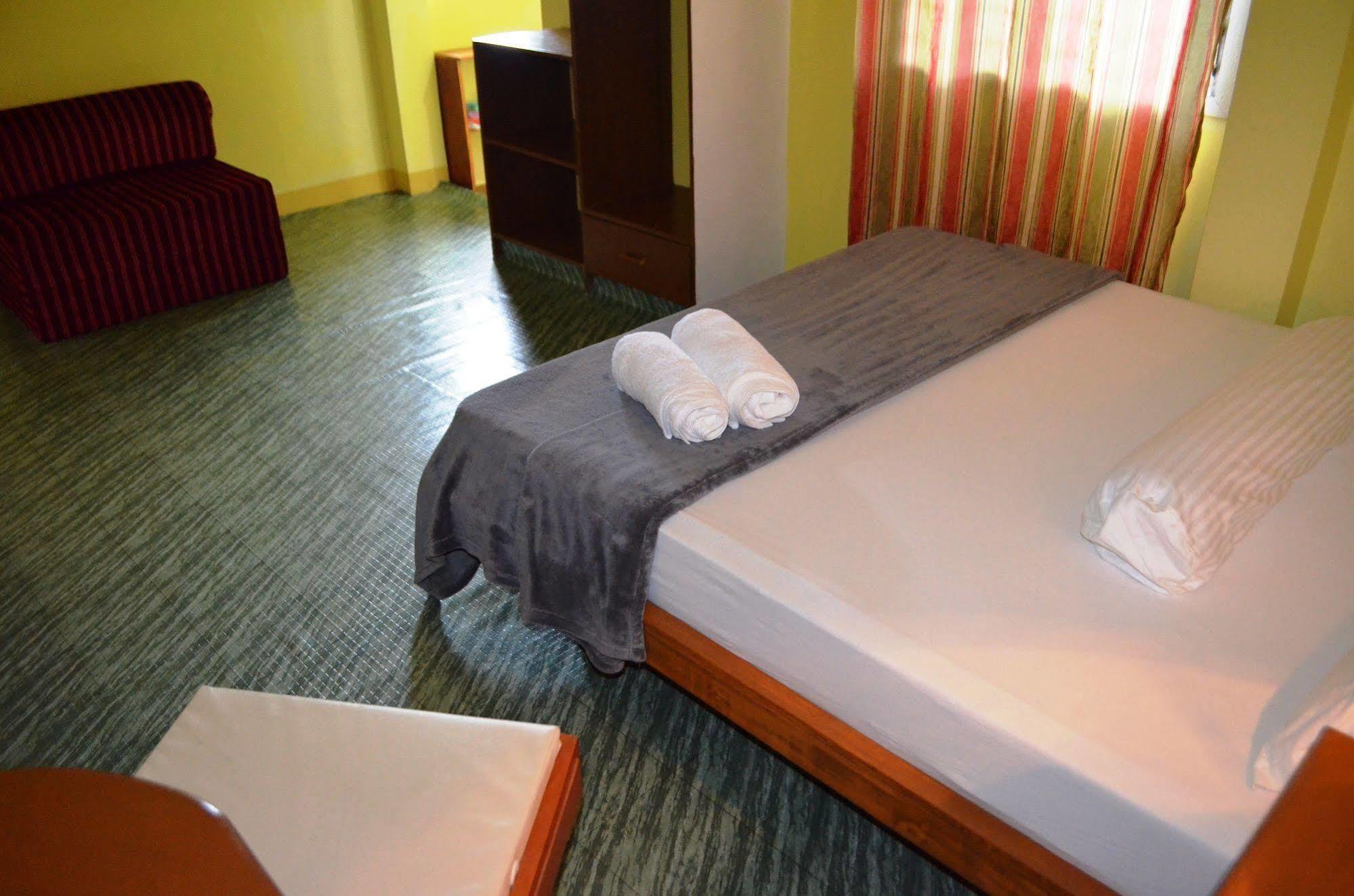 Blue Bamboo Hotel Balabag  Ngoại thất bức ảnh